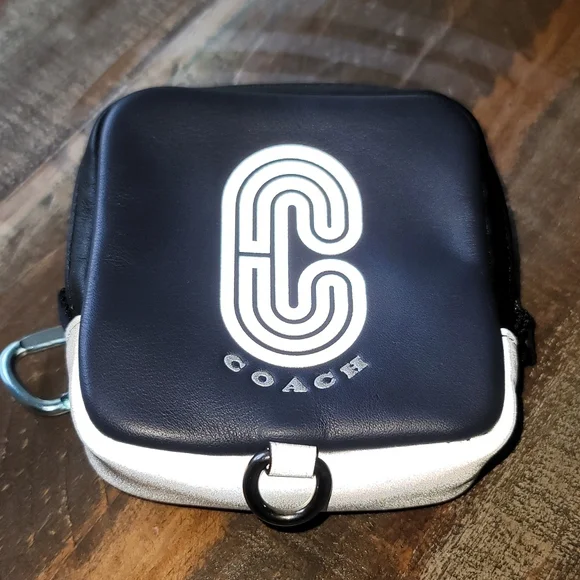 Coach Hybrid Pouch - Picture 4 of 4